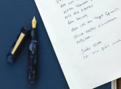 Hightide Attache Marbled Fountain Pen