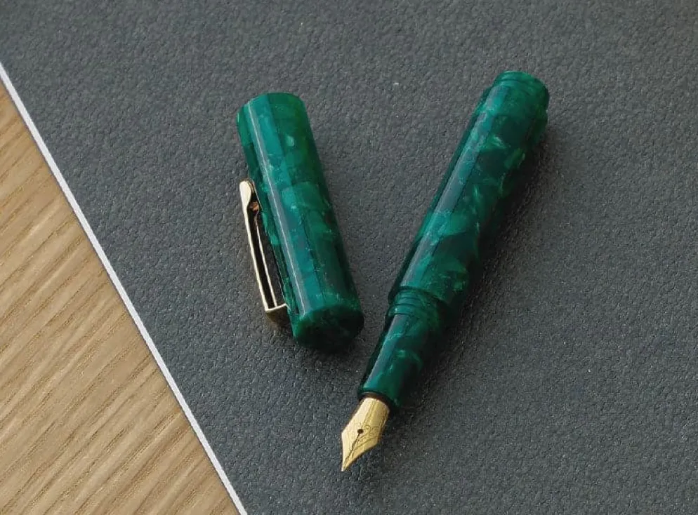 Hightide Attache Marbled Fountain Pen