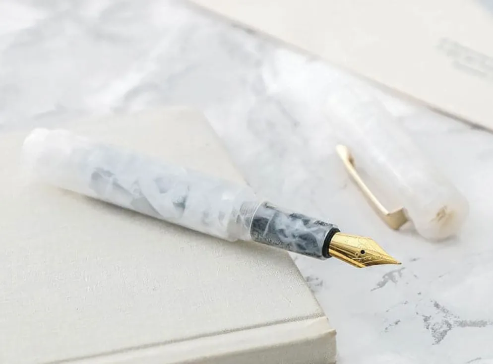 Hightide Attache Marbled Fountain Pen