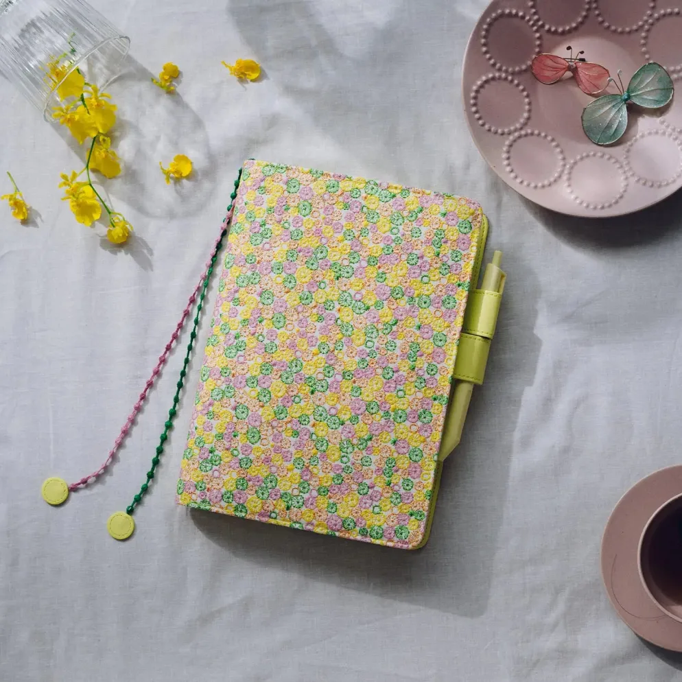 Hobonichi 2026 A5 Cousin Cover: minä perhonen - skyful (Yellow)