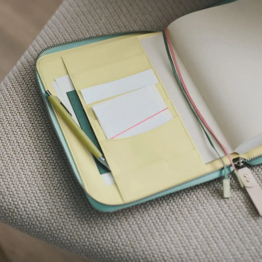 Hobonichi 2027 A5 Cousin Cover: minä perhonen - glass flower (Pink Mix)