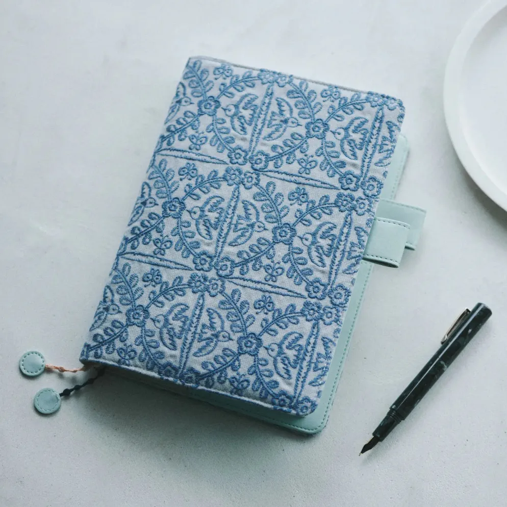 Hobonichi 2027 A5 Cousin Cover: minä perhonen - felice (Blue)