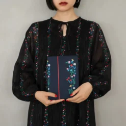 Hobonichi 2027 A5 Cousin Cover: Yoshie Watanabe - Petit Bloom