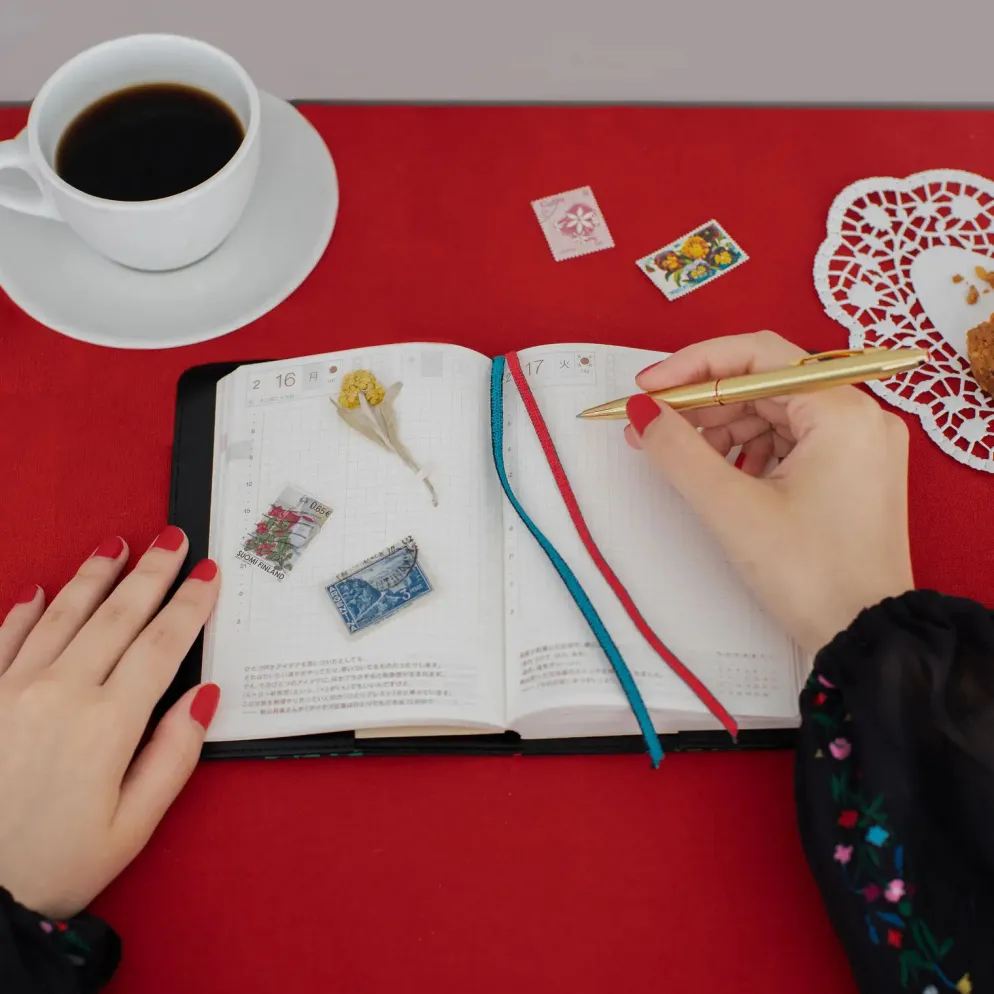 Hobonichi 2027 A6 Planner Cover: Yoshie Watanabe - Petit Bloom