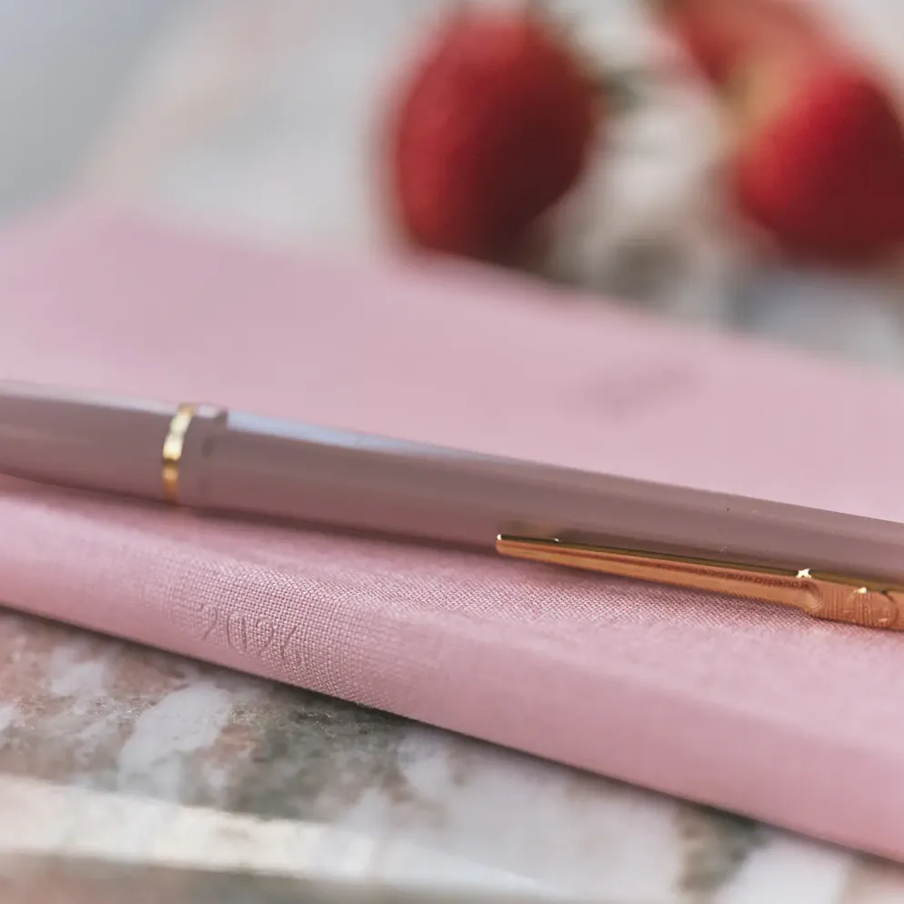 Hobonichi 2026 Weeks: Colors - Strawberry Milk