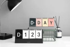 Iconic D-Day Desk Calendar – Perpetual Countdown & Date Tracker
