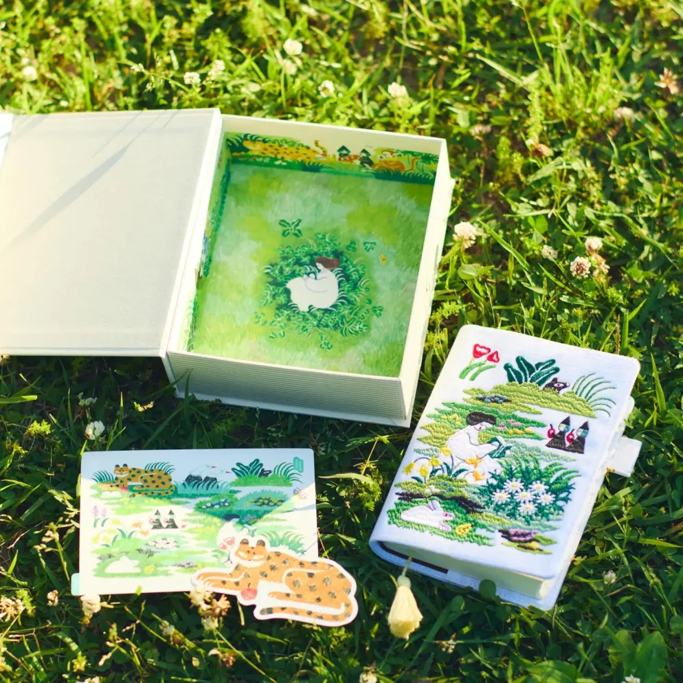 iyo okumi: Hobonichi 5-Year Techo Gift Set - haconiwa (2027-2031)