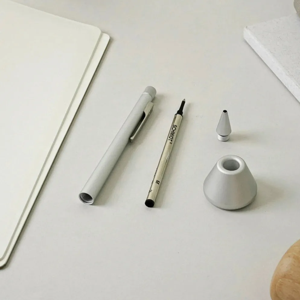 Makers Cabinet Lazlo Drop Stand – Brass or Aluminium, Elegant Desk Display