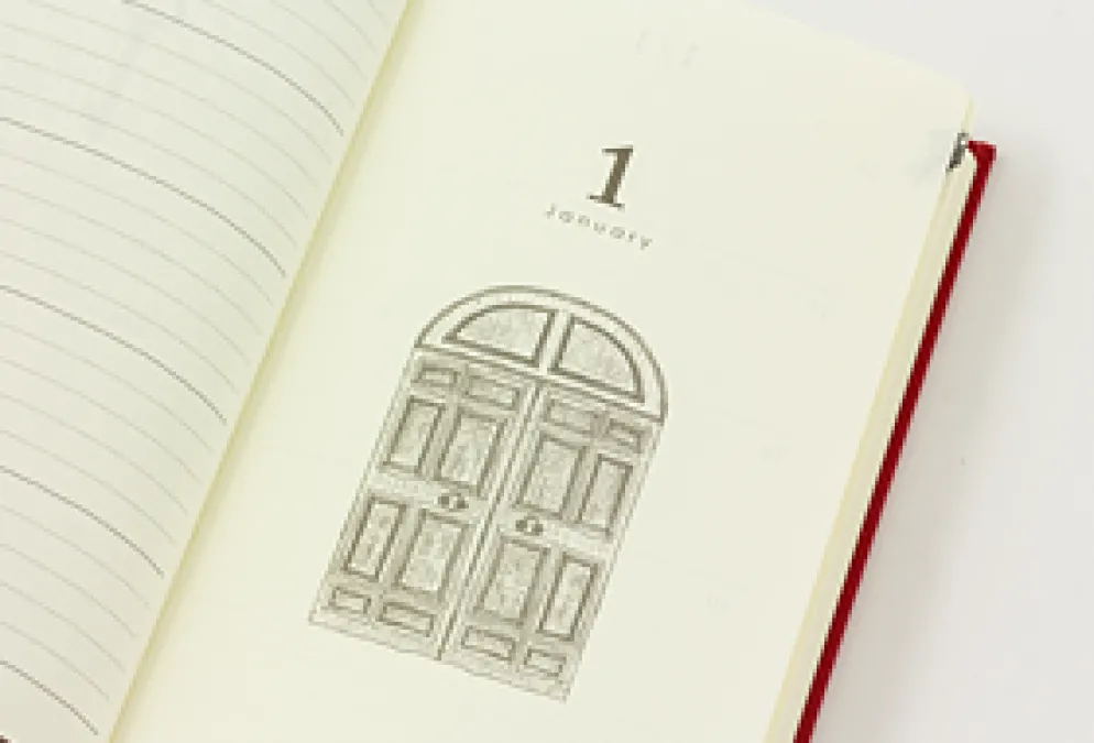 Midori 5 Year Diary - Gate Red