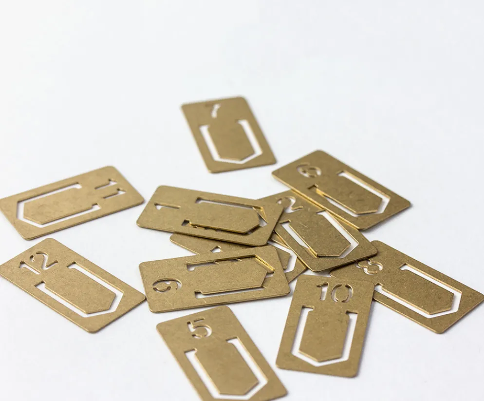 TRAVELER'S Company Brass Number Clips – Set of 12